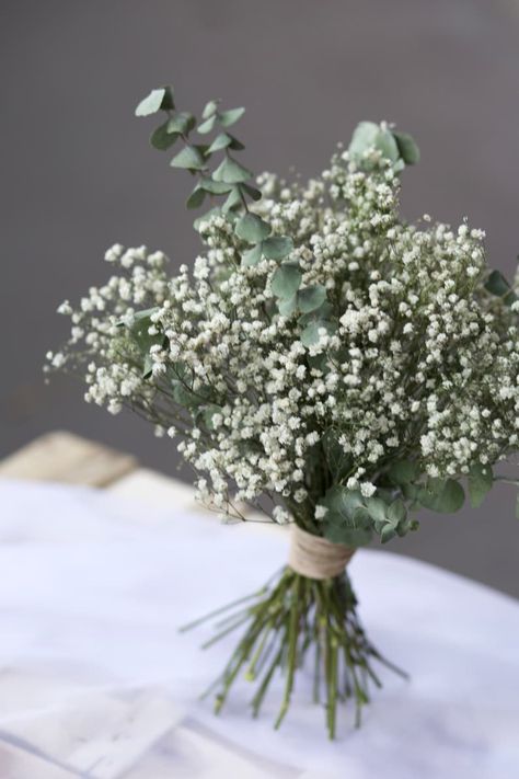 Baby's Breath Eucalyptus Bouquet, Wedding Bridesmaids And Groomsmen, Simple Bridesmaid Bouquets, Bodas Boho Chic, Gypsophila Bouquet, Simple Wedding Bouquets, Bridesmaid Bouquet White, Green Wedding Bouquet, Flower For Wedding