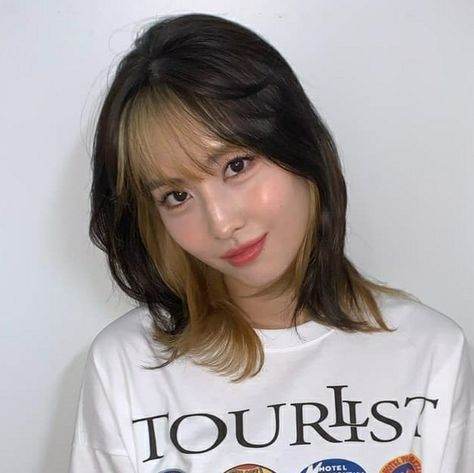 Korean Haircut, Korean Hair Color, Dip Dye Hair, Hair Color Streaks, Twice Momo, Hirai Momo, Hair Inspo Color, Girl Icons, العناية بالبشرة