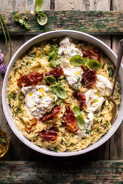 The 30 Most Popular Easy Summer Recipes. - Half Baked Harvest Dinner Recipes With Burrata, Minimalist Dinner Recipes, Orzo Carbonara, Half Baked Harvest Recipes, Crispy Prosciutto, Sommer Mad, Harvest Recipes, Orzo Pasta, Half Baked