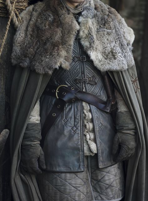 Robb ✔️ Winter Fantasy Outfit Male, Medieval Winter Clothes Men, Winter Fantasy Clothing Male, Viking Outfit, Medieval Fantasy Clothing, Theon Greyjoy, Elf Clothes, Winter Outfits Men, Cold Weather Outfits