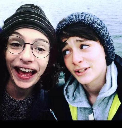 Byler ; Foah - OMG - Wattpad Finn Noah And Millie, Finn Wolfhard And Noah Schnapp, Finn And Noah, Finn Stranger Things, Stranger Things 3, Stranger Things 2, Stranger Things Actors, Noah Schnapp, Cast Stranger Things