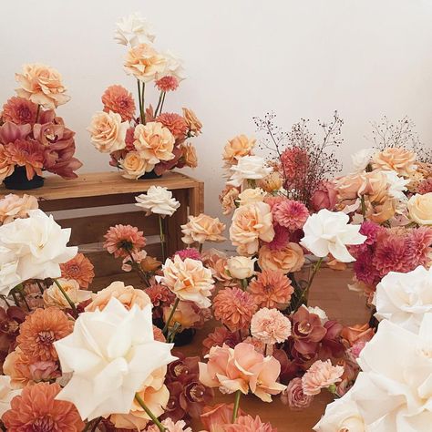 November Floral Wedding, Standing Floral Arrangements Wedding, Terracotta And Blush Wedding Flowers, Sunset Terracotta Wedding Flowers, Terracotta Flower Arrangements, Burnt Orange Wedding Florals, Fall Wedding Flowers Table Decor, Fall Wedding Florals Color Schemes, Retro Wedding Colors