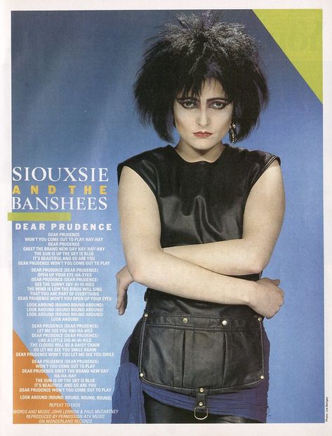 Robert Smith 80s, Punks 70s, Siouxsie Sioux, Punk Hair, Robert Smith, 80s Outfit, Punk Rocker, Gothic Rock, Women In Music