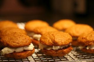 Pumpkin Whoopie Pies Pumpkin Whoopie Pie Recipe, Whoopee Pie, High Protein Low Carb Diet, Pumpkin Whoopie Pies, Kitchen Hack, Gluten Free Desserts Recipes, Whoopie Pies, Bakery Desserts, To My Friend