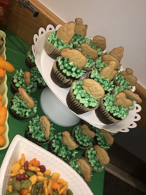 Wild Cupcake Ideas, Safari Birthday Party Cupcakes, Animal Cracker Cupcakes, Wild One Birthday Cupcakes, Safari Cupcakes Jungle Theme, Wild One Cupcakes, Animal Desserts, Jungle Cupcakes, Baby Shower Cupcakes For Boy