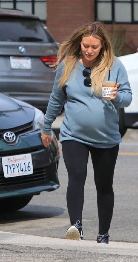 Hilary Duff Maternity Style, Hilary Duff Pregnant, Jada Williams, Pregnant Women Fashion, Mom Fits, Pregnancy Outfit, Dresses For Pregnant Women, Women Dress Online, Stylish Maternity Outfits