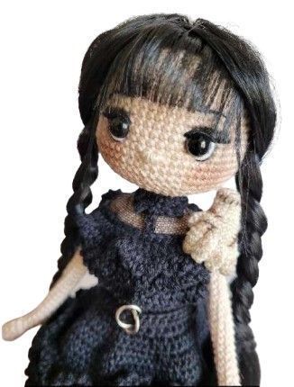 Wednesday Doll, Doll Free Crochet Pattern, Crochet Doll Clothes Patterns, Disney Crochet Patterns, Doll Patterns Free, Gilet Crochet, Doll Knitting, Crochet Toys Free, Crochet Dolls Free Patterns