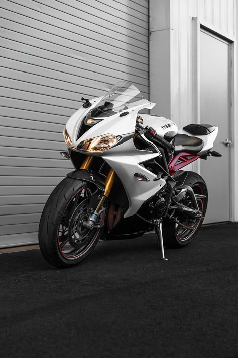 Triumph Daytona 675R Daytona 675r Wallpaper, Triumph Motorcycles Wallpaper, Triumph Aesthetic, Big Bikes Motorcycles Wallpaper, Triumph Wallpaper, Pov Photography, Triumph 675 Daytona, Daytona 675r, Moto Wallpapers