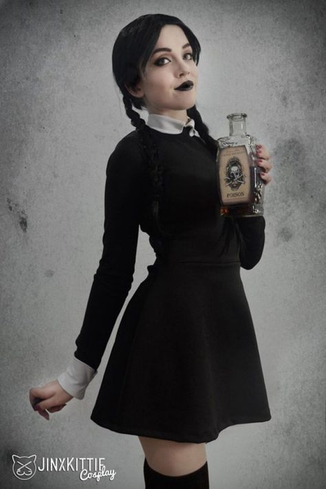 Wednesday Addams Cosplay From The Addams Family - Media Chomp Wednesday Addams Cosplay, Wednesday Addams Costume, Diy Halloween Costumes For Women, Black Halloween Dress, Gothic Emo, Costumes For Teens, Halloween Costume Outfits, Fantasias Halloween, Halloween Costumes For Girls