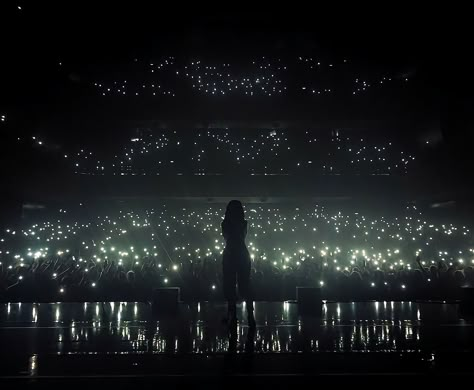 Concert Stage View, Music Awards Aesthetic, Music Performance Aesthetic, K Pop Idol Aesthetic, Superstar Aesthetic, Performer Aesthetic, Pop Star Aesthetic, Popstar Aesthetic, Singer On Stage