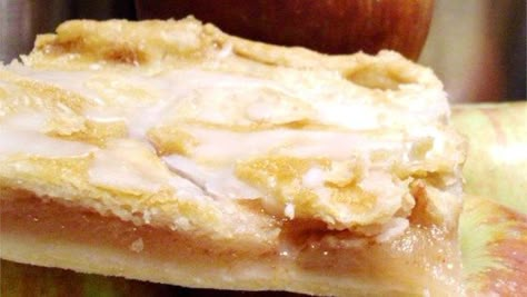 This double-crust apple Danish is baked in a 9x13 inch pan and can feed a crowd. Apple Bar Recipes, Apple Danish, Danish Pastries, Apple Breakfast, Apple Pie Bars, Apple Bars, Apple Cobbler, Danish Pastry, Baked Apple Pie