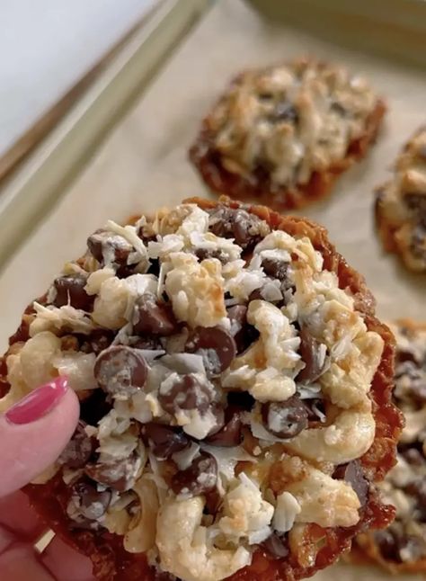 Coconut Condensed Milk, Magic Cookies, Giant Cookies, Vegan Tarts, Condensed Milk Cookies, Sweet Condensed Milk, Magic Cookie Bars, Magic Bars, Minimal House