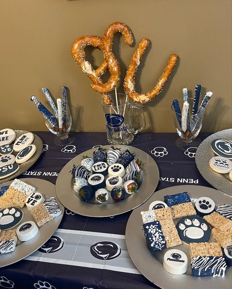 Penn State Graduation Party Ideas, Penn State Birthday Party, Penn State Tailgate Ideas, Penn State Graduation Party, Penn State Party, Penn State Grad Party, Penn State Graduation, Penn State Bed Party, Penn State Room Decor