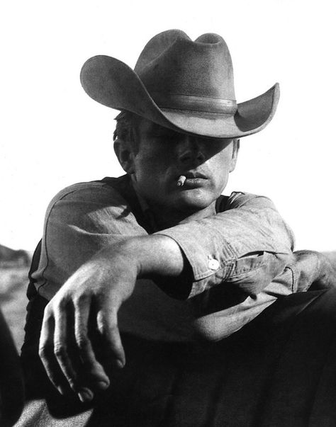 James Dean in Giant (1956). I'd never have dated a smoker, but James Dean would have sure made me think about it! :D Cowboy Aesthetic, Western Photography, Jimmy Dean, Foto Portrait, Wilde Westen, Western Aesthetic, Cowboy Art, I'm With The Band, James Dean