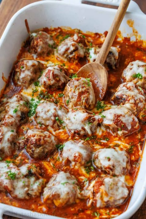 Meatballs Parmesan combines the best Italian dishes into one easy casserole. Homemade saucy Parmesan Meatballs topped with gooey cheese. Meatballs Parmesan, Meatball Parmigiana, Meatballs Casserole, Best Italian Dishes, Meatball Parmesan, Meatballs And Spaghetti, Italian Casserole, Parmesan Casserole, Beef And Pork Recipes