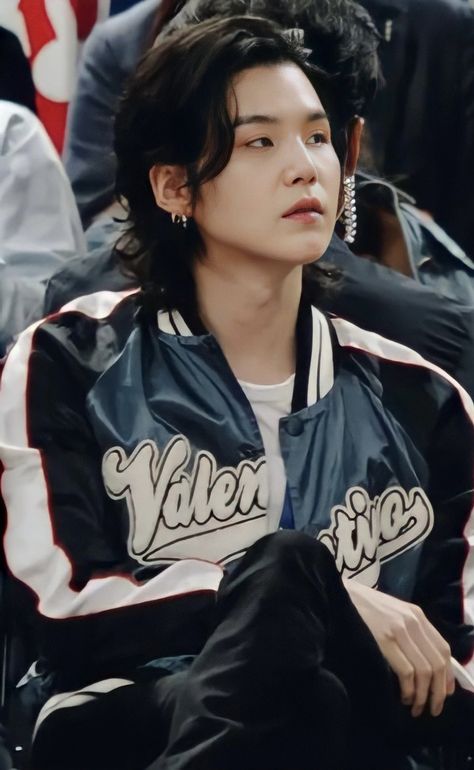 suga yoongi Yoongi Undercut Hair, Suga Long Hair Pics, Long Hair Yoongi, Yoongi Hair, Suga With Black Hair, Bts Suga Wallpaper, Suga Rap, Yoongi Leather Jacket, Suga Wallpaper