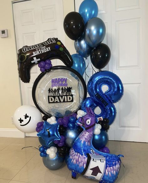 Minecraft Balloons, Balloon Displays, Video Games Birthday Party, Happy 7th Birthday, Video Games Birthday, Balloon Display, Balloon Arrangements, Big Balloons, 11th Birthday