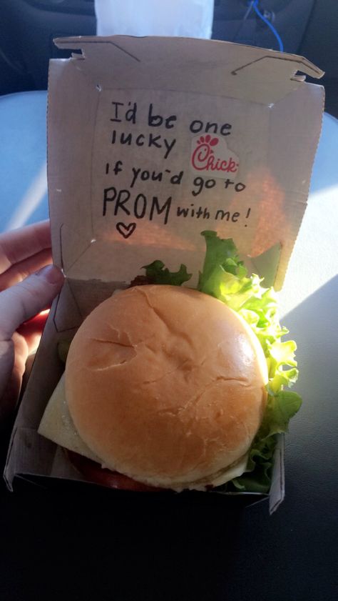 Promposal Bible Verse Promposal, Food Promposal Ideas, Promposal Ideas For Him Funny, Promposal Ideas For Him Boyfriends, Food Promposal, Promposal For Boyfriend, Funny Promposals, Promposal Ideas For Him, Best Prom Proposals