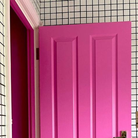 YesColours on Instagram: "There’s passionate… and then there’s Passionate Pink. 😍 This is one of our boldest paint colours and a shade that would definitely create an impact in any space. 🪄 To play it safe, use it in small quantities as an accent colour. To take advantage of its irresistible bold glam, go all in. Just like Emma from @homemilk did with her hallway. No regrets, just pure love for pink. 💝 #DifferentFeelsGood #YesColours #PassionatePink #pinkpainting #pinkpaint #pinkpaintcolours #ecopaint #pinkpinkpink #pinkaesthetic #pinkhallway #hallwaydecor #hallwayinspo #doordesign #pinkinterior #pinkhouse #pinkhome #pinkhomedecor #interior123 #apartmenttherapy #hallwayideas" Pink Window Trim, Bathroom Door Design, Pink Hallway, Colorful Eclectic Home, Pink Interiors, Light Pink Walls, Bold Paint Colors, Trim Colors, Perfect Paint Color