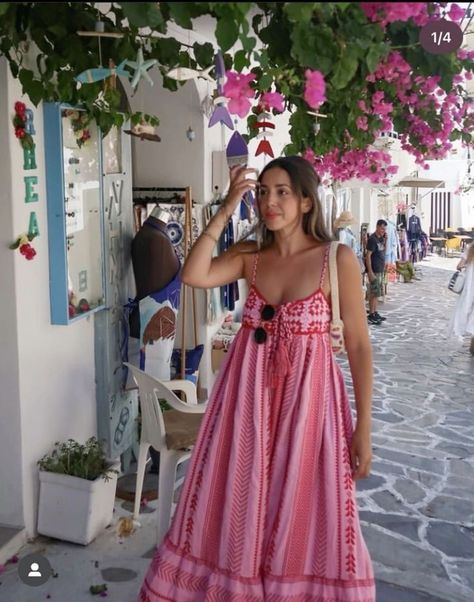 Spain Outfit Inspiration, South Of France Dress, Cute Outfits Travel, Brunch Outfit Simple, South Italy Aesthetic Clothes, Going Out In Europe Outfits, Anthropologie Summer Outfits, Colorful Flowy Outfits, Summer Outfits South Of France