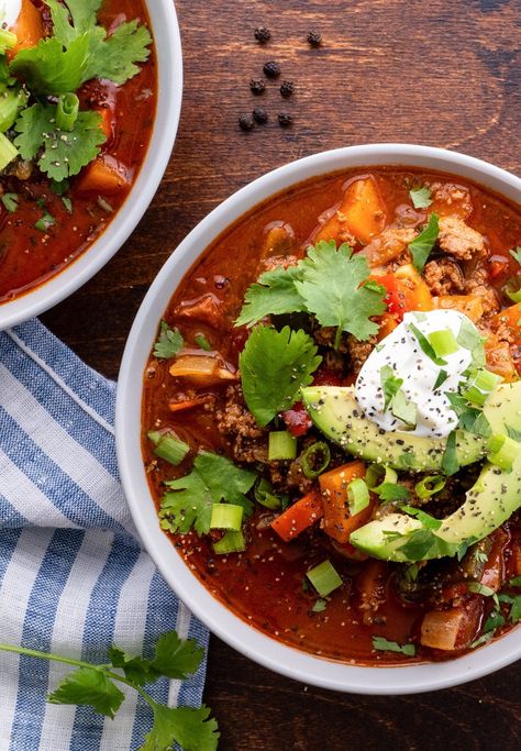 Whole30 Turkey Chili Recipe with Sweet Potatoes - healthy beanless chili recipe loaded with vegetables. An anti-inflammatory meal that's a perfect clean eating dinner. Turkey And Veggie Chili, Whole 30 Chili, Recipe With Sweet Potatoes, Beanless Chili Recipe, Chili Paleo, Turkey Sweet Potato Chili, Beanless Chili, Healthy Turkey Chili, Healthy Chili Recipe Turkey