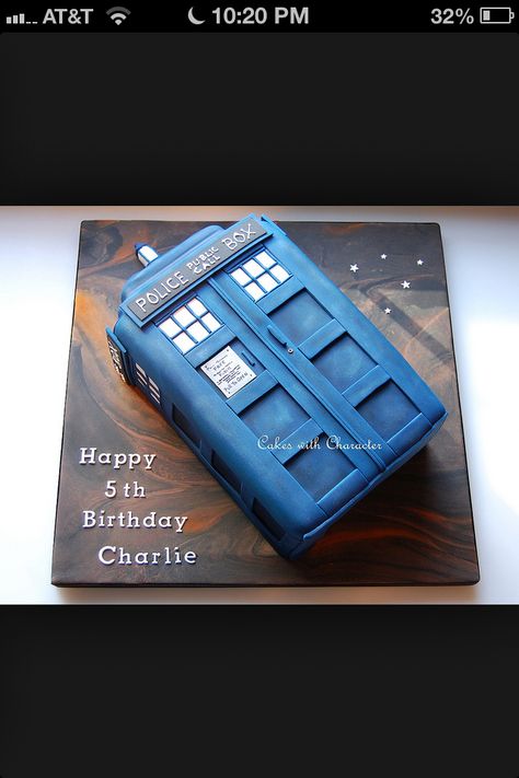 Found this cake and fell in love! Dr Who Cake, Doctor Who Cakes, Tardis Cake, Doctor Who Birthday, Doctor Who Party, Pinterest Cake, Happy 5th Birthday, Angel Cake, Novelty Cakes