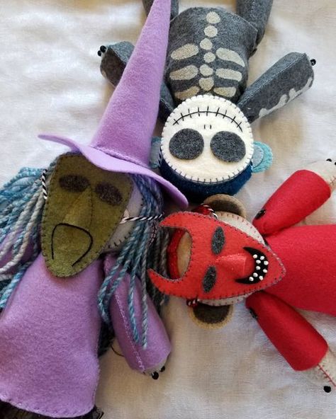 Felt Horror Characters, Felt Nightmare Before Christmas, Halloween Felt Crafts Free Pattern, Nightmare Before Christmas Plush, Nightmare Before Christmas Dolls, Felt Characters, Halloween Felt Crafts, Lock Shock Barrel, Lock Shock And Barrel