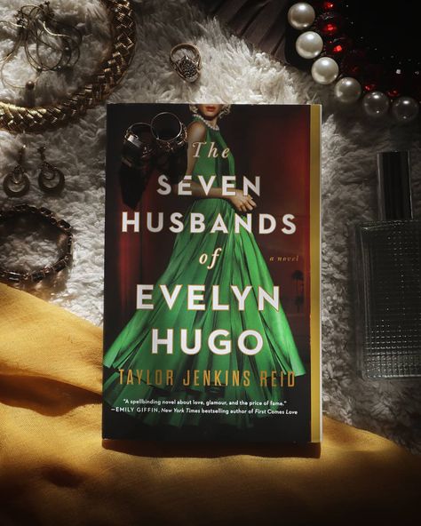 The Seven Husbands of Evelyn Hugo by Taylor Jenkins Reid (Book Review) Hugo Book, Seven Husbands Of Evelyn Hugo, Taylor Jenkins Reid, Evelyn Hugo, Bookstagram Inspiration, Top Books To Read, The Fault In Our Stars, Top Books, I Love Reading