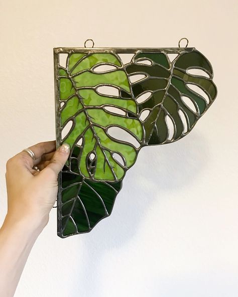 SOLD!🌿 I hope you guys are loving my Greenery Line so far! Don’t fret, I will definitely be replicating the designs and releasing a handful at once (hopefully) next week! 🖤 Glass Soldering, Stained Glass Suncatchers, Stained Glass Diy, Stained Glass Crafts, Art Stained, Stained Glass Designs, Stained Glass Projects, Art Video, Glass Flowers