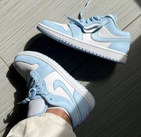 Jordan 1 Low Blue, Blue Tennis Shoes, Nike Shoes Blue, Nike Jordans, Gymnastics Shoes, Back To School Shoes, Blue Jordans, Preppy Shoes, Jordan Shoes Girls