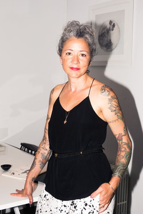 Anna Sheffield Talks Desiging Custom Engagement Rings and More - Coveteur Best Tattoo Placement, Older Women With Tattoos, Old Women With Tattoos, Business Vibes, Live Tattoo, Tattoo Placement Ideas, Anna Sheffield, Middle Aged Women, Advanced Style