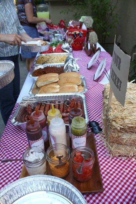 Charlotte’s vintage cowgirl party! Food Pinata, Hbd Ideas, Backyard Bbq Birthday Party, Bbq Birthday Party, Bbq Beans, Hot Dog Bar, Birthday Bbq, Cowgirl Birthday Party, Baby Shower Bbq