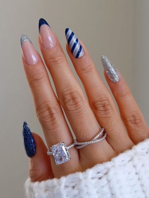 January Nail Designs, Blue Christmas Nails, Nail Art Noel, Dark Blue Nails, Blue Gel Nails, Christmas Gel, December Nails, Winter Nails Acrylic, Nagel Tips