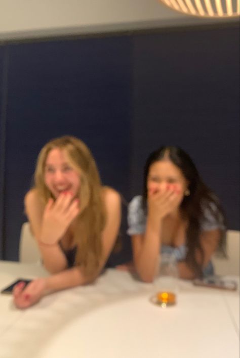 Girls Laughing Aesthetic, People Laughing Aesthetic, Girl Laughing Aesthetic, Two People Laughing, Laughing With Friends Aesthetic, Friends Laughing Aesthetic, Mikaela Core, Laughing Person, Friends Laughing Together