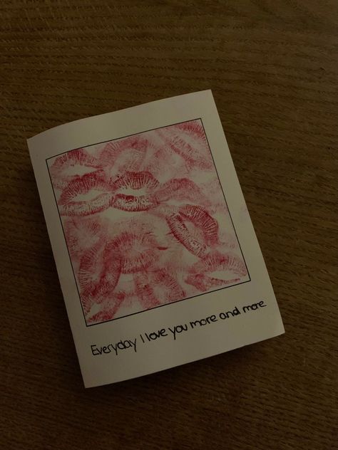 Love Card 💋 Cute Cards Ideas For Boyfriend, Handmade Boyfriend Cards, Boyfriend Gifts Kisses, Kissing Card Diy, Art For My Girlfriend, Kisses Card For Boyfriend, Kisses Cards Aesthetic, Card For Him Love, Lil Gifts For Boyfriend