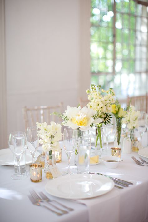 #tablescapes Photography: Caught The Light - caughtthelight.com Read More: http://www.stylemepretty.com/2014/07/29/chic-summer-wedding-in-london/ Bud Vases Long Table, Simple Summer Wedding, Feast Table, Wedding Top Table, Table Photography, Centre Table, Spring Wedding Inspiration, Table Vase, London Photos