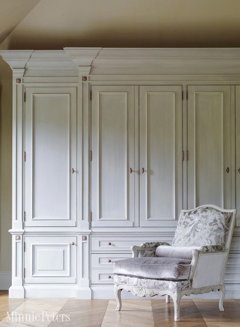 Belgian Pearls, Bedroom Built Ins, Dressing Room Closet, Design Homes, Love Simple, Bedroom Cabinets, Bedroom Armoire, Build A Closet, Interior Design Company