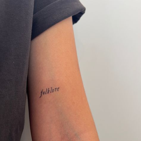 1989 Tattoo Ideas Taylor Swift, Taylor Swift Inspired Tattoos Folklore, Taylor Swift Tattoo Minimal, Folklore Font Tattoo, Folklore Inspired Tattoo, Tattoo Ideas Phoebe Bridgers, Invisible String Tattoo Taylor Swift, Taylor Swift Tattoo Ideas Small Folklore, Folklore Taylor Swift Tattoo