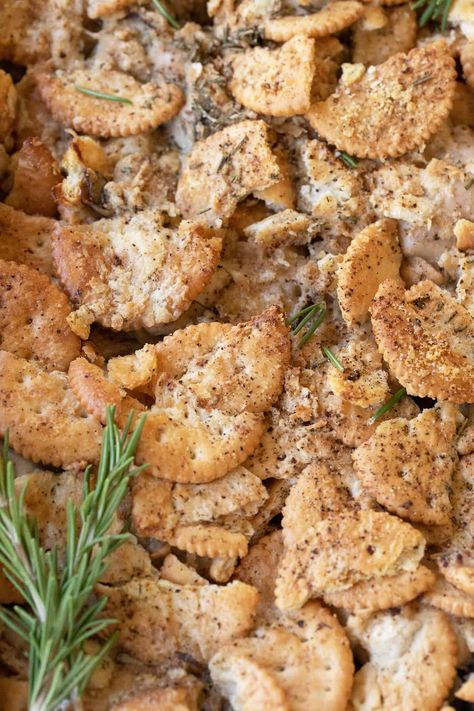 Oyster Dressing Recipes Easy, Oyster Stuffing, Stuffing With Oysters, Oyster Stuffing Recipes, Crockpot Oyster Dressing, Oyster Stuffing Easy, Easy Oyster Dressing, Oyster Recipes Raw, Smoked Oyster Stuffing