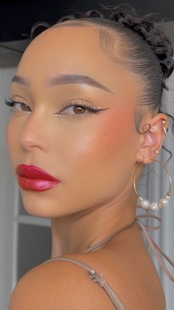 Pastel Lips, Metallic Lipstick, Metallic Lips, Hair Issues, Birthday Makeup, Make Up Inspo, Hair Cover, Beauty Shots, Kiss Makeup