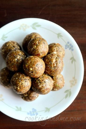 Oats and Dates Ladoo Recipe, Healthy Diwali Sweets - Edible Garden Diwali Sweets Recipe, Ladoo Recipe, Diwali Snacks, Energy Bites Recipes, Diwali Sweets, Diwali Food, Dessert Bites, Indian Desserts, Indian Sweets