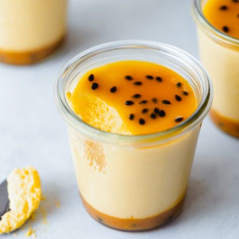 Vegan Mango Passion Fruit Mousse - Vegan Desserts - Addicted to Dates Vegan Mousse, Fruit Fool, Fruit Mousse, Passion Fruit Mousse, Raw Vegan Cake, Mango Dessert Recipes, Vegan White Chocolate, Mango Mousse, Mango Recipes