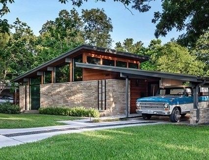 Brown Houses, Mid Century Modern House Exterior, Mid Century Modern Exterior, Mid Century Exterior, Porte Cochere, Midcentury Home, Mid Century Architecture, Mid Century Modern House, Modern Exterior