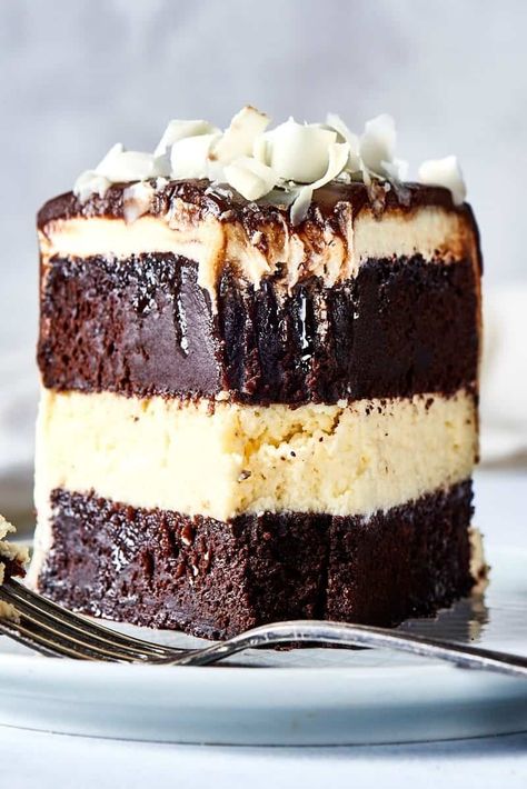 Chocolate Peanut Butter Cheesecake Cake, Chocolate Cake Cheesecake, Cheesecake Cake Recipes, Fabulous Desserts, Cheesecake Layer, Keto Thanksgiving, Chocolate Peanut Butter Cheesecake, Dove Chocolate, Cake Cheesecake