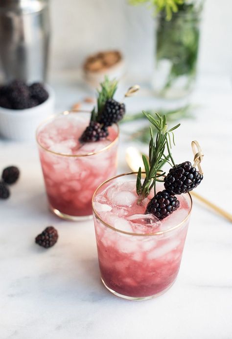 We rounded up a list of 20 drink recipes to aid in your holiday spirit, including boozy cocktails, mulled wine, creative hot cocoa options + more. #cocktailrecipes #wintercocktail #holidaycocktail #christmascocktail #athomedatenight #winterdatenight #mocktail Blackberry Fizz, Bride Decoration, Blackberry Drinks, Pink Drink Recipes, Festive Holiday Cocktails, Drinks Wedding, Low Calorie Cocktails, Berry Juice, Cocktail Ingredients