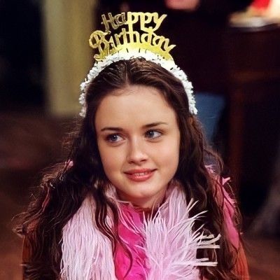 Rory Gilmore Icon, Gilmore Girls Rory, 17th Birthday Ideas, Team Logan, Gilmore Girl, Lorelai Gilmore, Profile Pictures Instagram, Stars Hollow, Legally Blonde