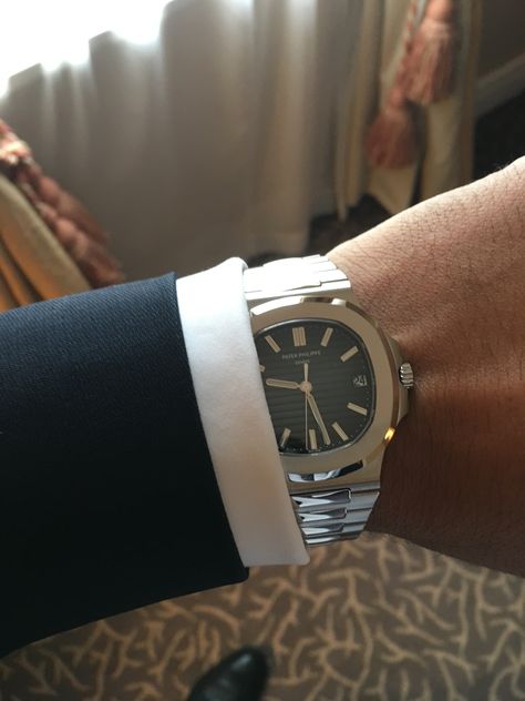 Patek Watches Men, Watches Aesthetic Men, Philippe Patek, Patek Philippe Watches Men, Classy Watch, Fancy Watches, Patek Philippe Watches, Herren Outfit, Patek Philippe Nautilus