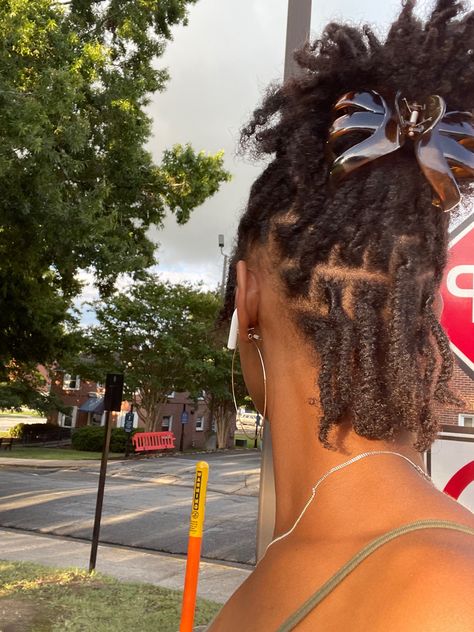 Style Short Locs, Hair Clip Styles, Styles Locs, Hairstyles Locs, Claw Clip Hairstyles, Long Locs, Hairstyles Natural Hair, Short Locs, Loc Hairstyles