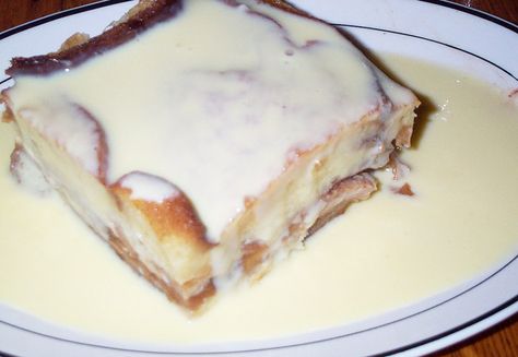 The vanilla glazed top dresses up this family-favorite bread pudding recipe. Keto Bread Pudding, Sugar Free Cheesecake, Keto Chocolate Cake, Low Carb Cake, Bread Pudding Recipe, Flour Recipes, Low Carb Bread, Glass Baking Dish, Sweet Bread