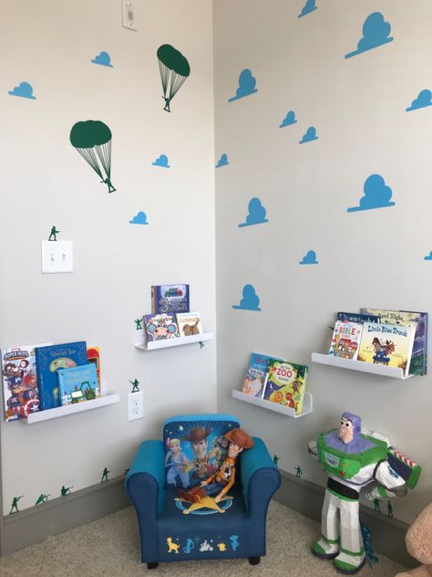 Toy Story Reading Corner, Toy Story Bedroom Decor, Toy Story Themed Room, Toy Story Playroom Ideas, Toy Story Playroom, Toy Story Toddler Room, Toy Story Room Ideas, Toy Story Bedroom Ideas, Andys Room Toy Story